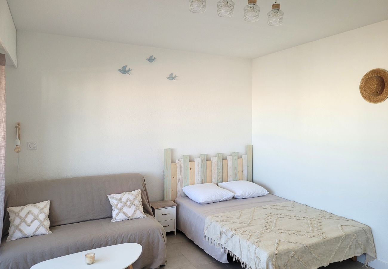 Studio in Canet-en-Roussillon - Studio 4 personnes dans résidence avec piscine + parking