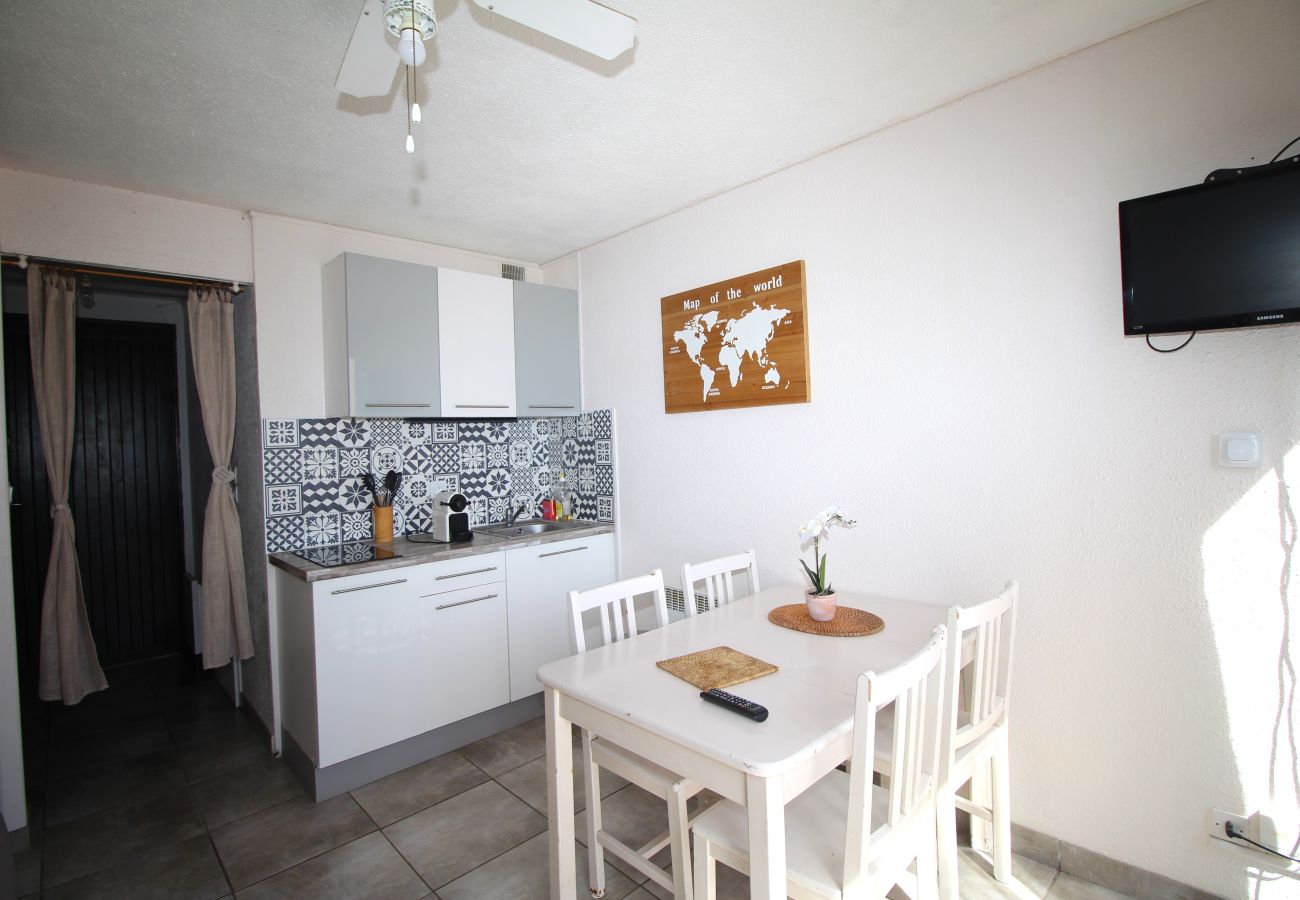 Studio in Canet-en-Roussillon - Studio 4 personnes dans une résidence avec piscine + parking