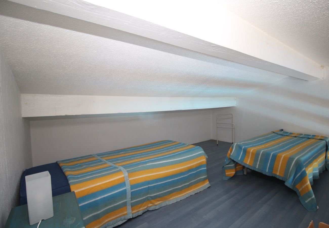 Ferienwohnung in Canet-en-Roussillon - Appartement 8 personnes dans une résidence avec piscine et parking 