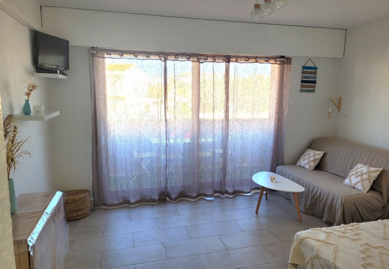 Studio in Canet-en-Roussillon - Studio 4 personnes dans résidence avec piscine + parking