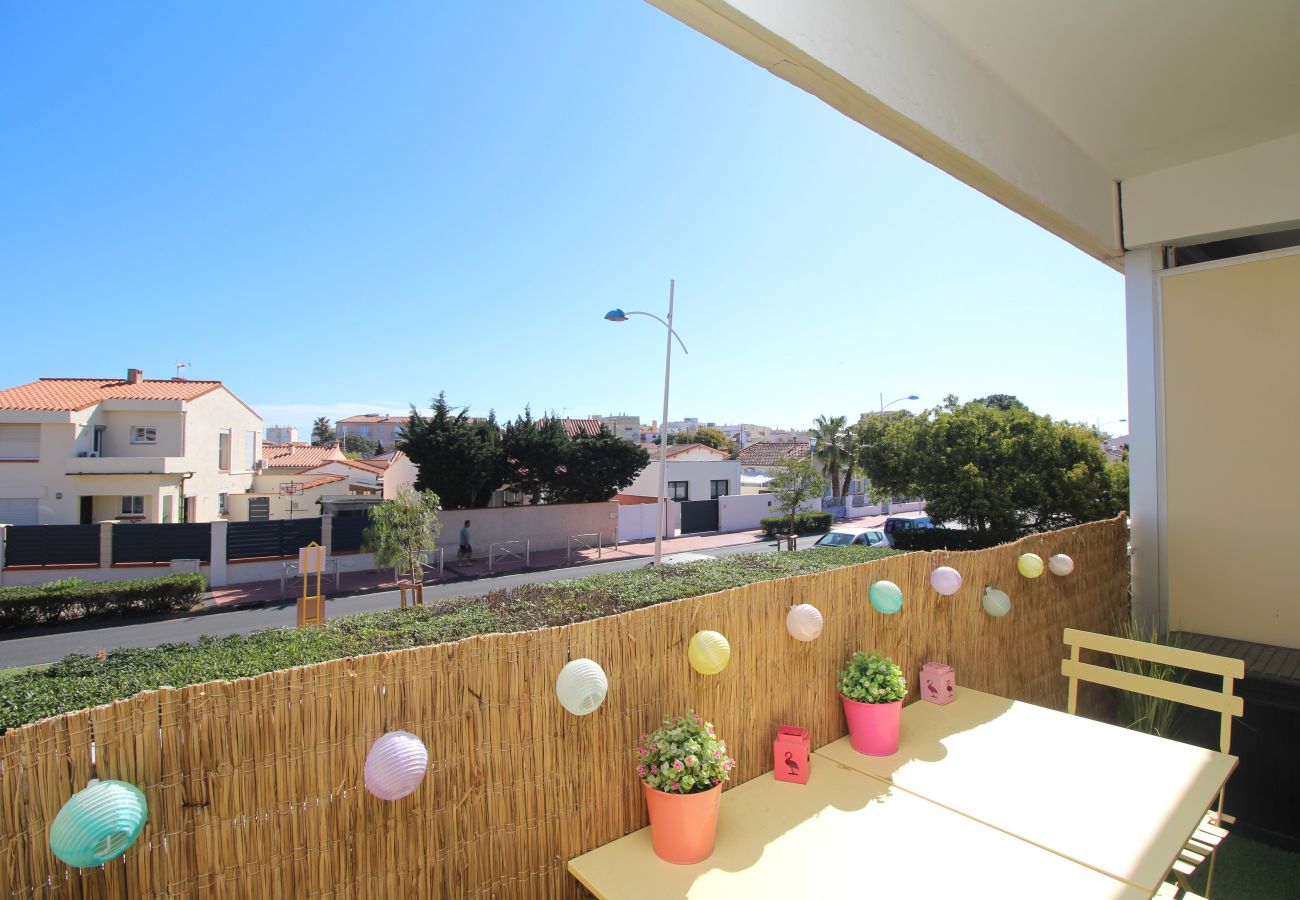 Studio in Canet-en-Roussillon - Studio 4 personnes dans résidence avec piscine + parking