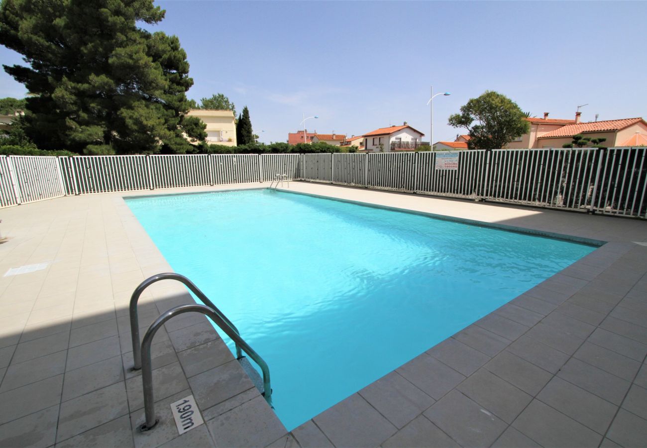 Studio in Canet-en-Roussillon - Studio 4 personnes dans résidence avec piscine + parking