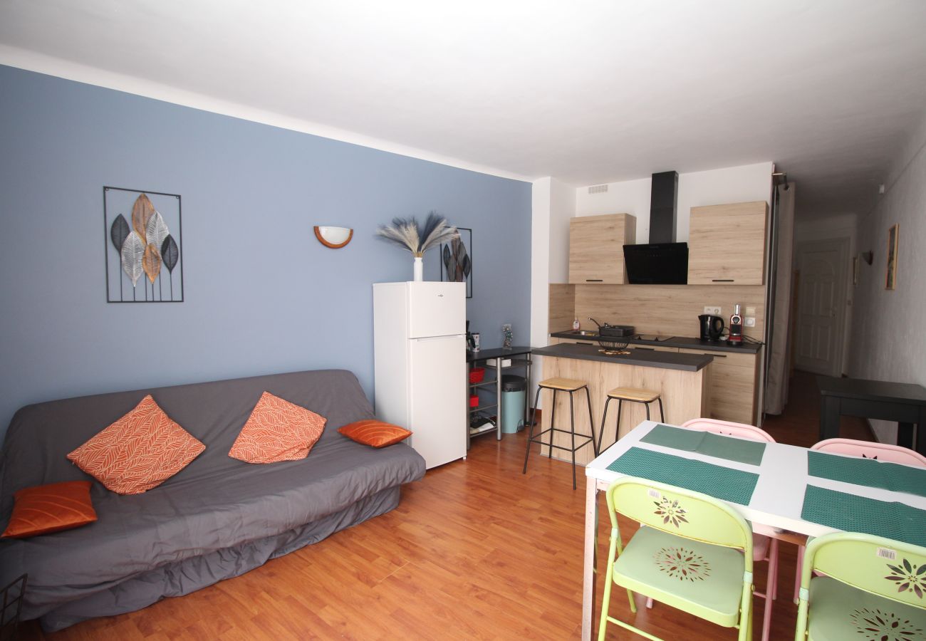 Apartment in Canet-en-Roussillon - Appartement 4 personnes a 50m de la plage 